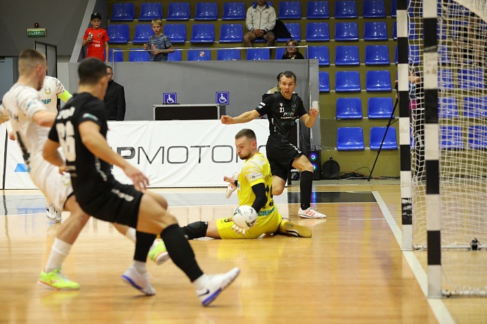 Грубые просчёты в обороне привели мини-футбольный клуб «Тюмень» к разгрому в Нижнем Новгороде