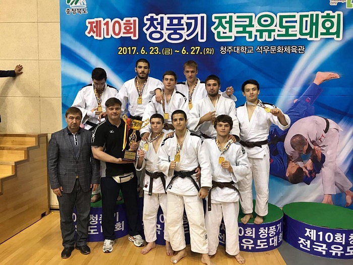 В Южной Корее взяли золото и видели шевелящийся салат