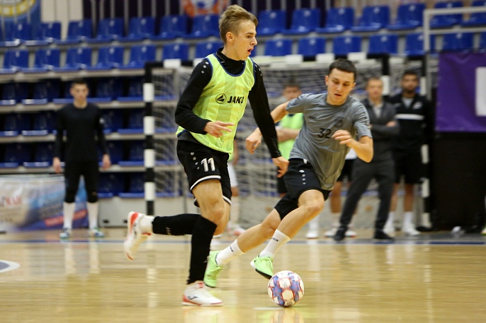 Товарищеский матч между мини-футбольным клубом «Тюмень» и командой «Тюмень-дубль»