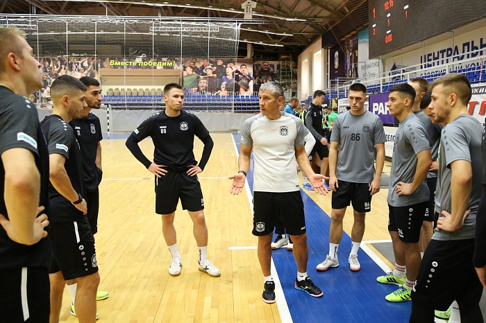 Товарищеский матч между мини-футбольным клубом «Тюмень» и командой «Тюмень-дубль»