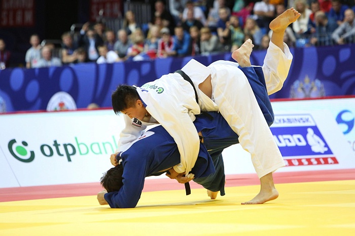 Хисаёши Харасава и Аслан Камбиев. Фото Виктории ЮЩЕНКО