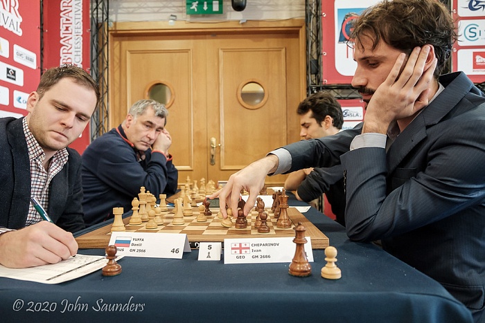 В Гибралтаре почти догнал лидеров