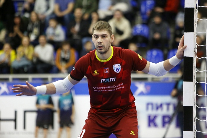 Вратарь мини-футбольного клуба «Ухта» Кирилл Щурок: «Психологически Гитта очень хорошо устойчив. У меня же этот компонент чуть страдает, и мне тоже хочется в нём прибавлять»