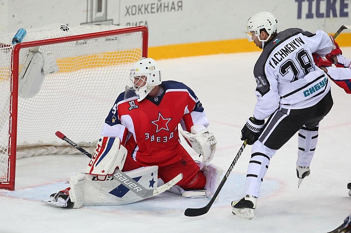Капитан забросил в десятом чемпионате ВХЛ!