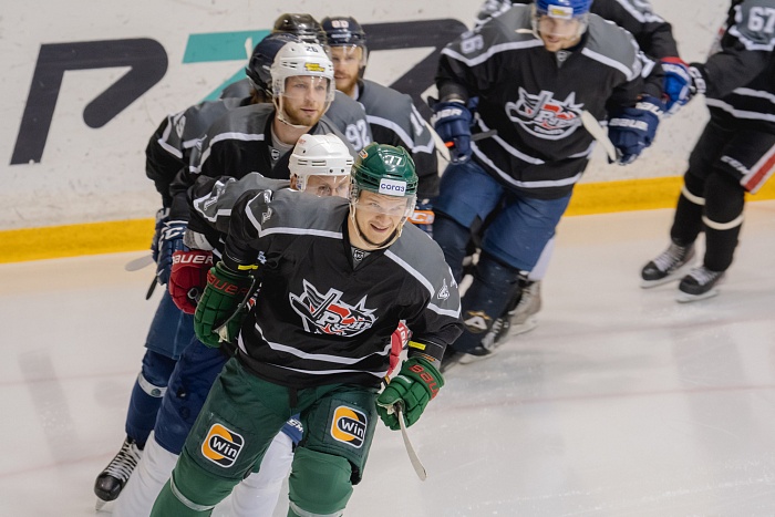 Защитник хоккейного клуба «Ак Барс» Кирилл Адамчук: «На матче памяти Ремира Хайдарова такие конкурсы предложили, будто мы на предсезонных сборах»