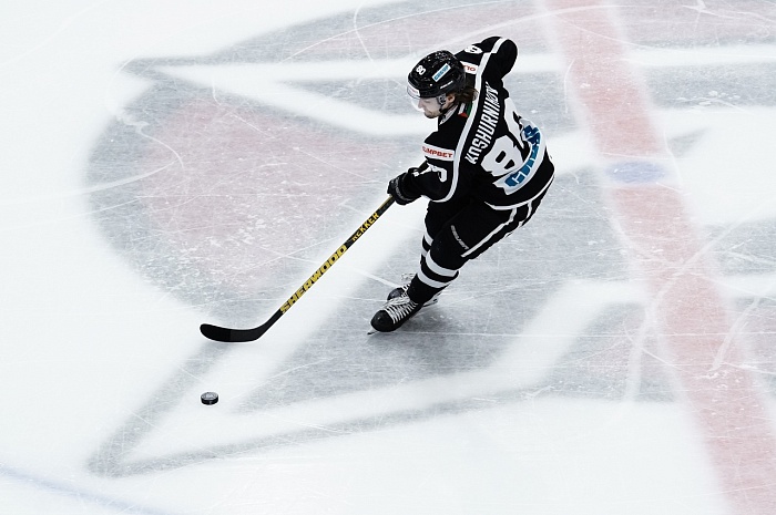 Нападающий хоккейного клуба «Рубин» Кирилл Кошурников: «Сопернику позволили делать больше, чем следовало бы»