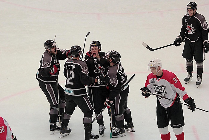 Степанов забросил дебютную домашнюю шайбу, Горбунов набрал первый балл