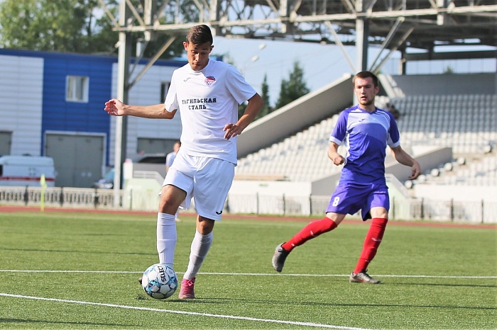 Нижнетагильский ФК «Уралец-ТС» забил дюжину мячей команде из Магнитогорска и закрепился  на первом месте