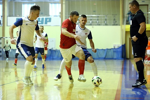 «Синтур» с победы начал футзальный тур