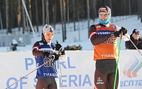 Победительница старта среди лыжниц с нарушением зрения тюменка Елена Ремизова и её лидер Максим Пирогов. Фото Галины БЕЗБОРОДОВОЙ