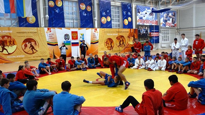 В Тюмени всю пятницу посвятят самбо