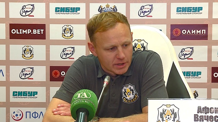 Главный тренер ФК «Тюмень-2» Вячеслав Афонин: «Защитник основной команды Исламжан Насыров наиграл у нас на премиальные, сказал, что потратит их на бензин»