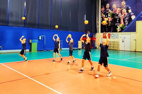 Молодежный «Факел» приступил к тренировкам