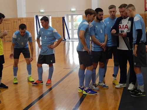 В открытом Кубке Ишима по мини-футболу выявились полуфиналисты