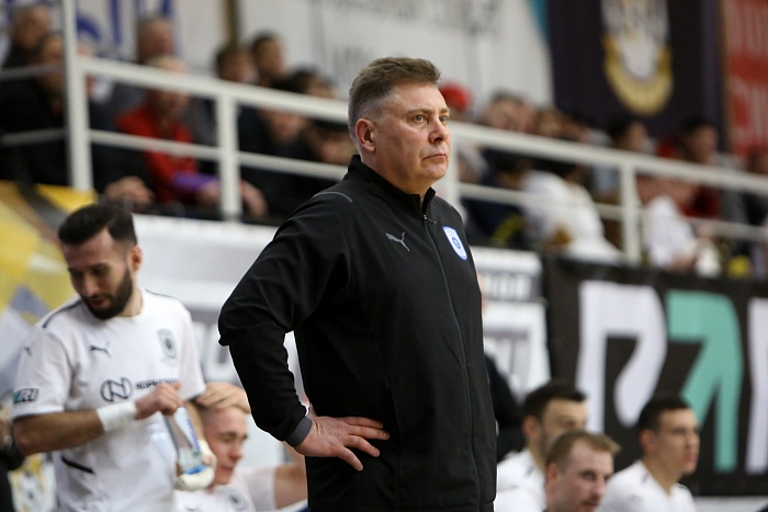 Наставник мини-футбольного клуба «Норильский никель» Евгений Куксевич: «Жизнь – бумеранг. Когда-то с «Сибиряком» я всё время проходил «Тюмень» в плей-офф, а с нынешней командой получилось это сделать только сейчас»