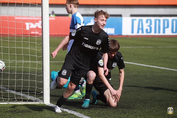 Футболисты «Тюмени-2008» в меньшинстве обыграли в гостях «Алтай» из Барнаула