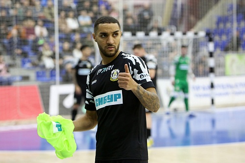 Игрок футзального клуба "Тюмень" Карлос Аугусто: "Хорошо, что в строй вернулись Андрей Батырев и Артём Антошкин. Их игра в команде точно неоценима"