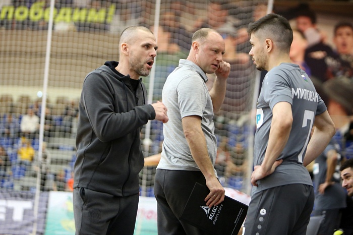 Главный тренер МФК «Тюмень» Николай Иванов: «Если бы было можно, то посадил бы на лавку и травмированного Артёма Антошкина... вместе с костылями»