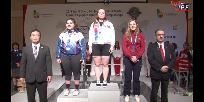 Дважды обновила мировые рекорды