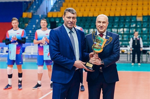 «Самотлору» вручили копию трофея