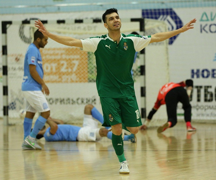 Фото с сайта МФК Дина