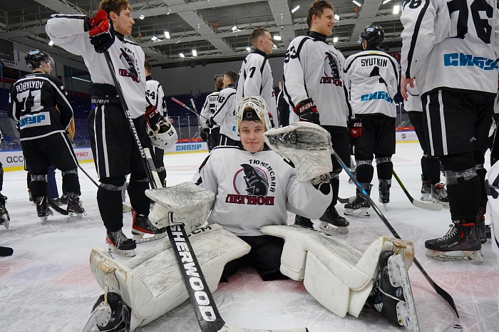 Вратарь хоккейного клуба «Тюменский Легион» Денис Габдрахманов: «Чтобы сменить Сергея Бобровского во «Флориде», надо много работать над собой»