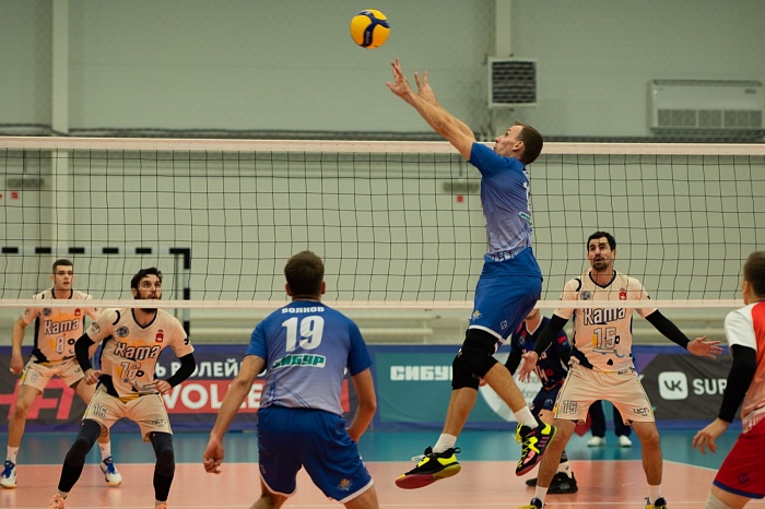 В Челябинске волейболисты «Тюмени» уверенно обыграли местное «Динамо»