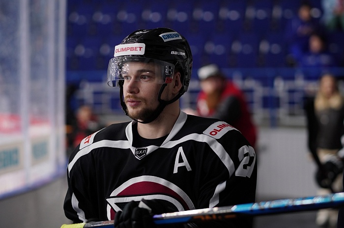 Хоккейный клуб «Рубин» победил в Саратове и стал лидером чемпионата