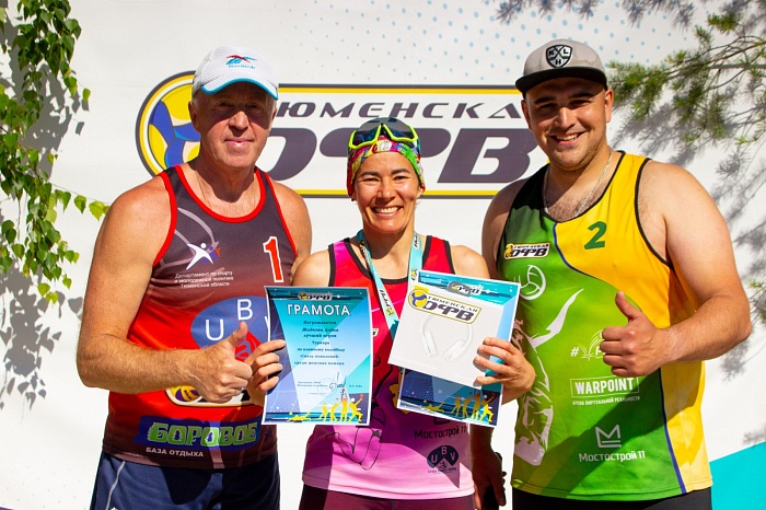 На базе отдыха «Боровое» провели турнир по пляжному волейболу «Связь поколений»