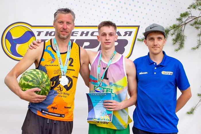 На базе отдыха «Боровое» провели турнир по пляжному волейболу «Связь поколений»