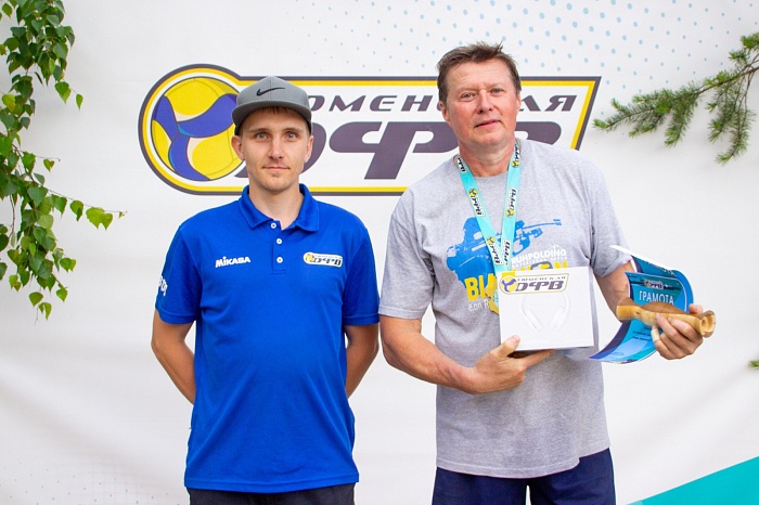 На базе отдыха «Боровое» провели турнир по пляжному волейболу «Связь поколений»