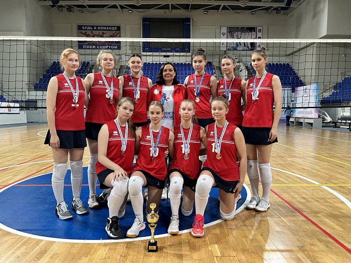 Тренер волейбольной команды тюменского лицея № 93 Наталья Молодкина: «Мы очень рады бронзовым медалям»