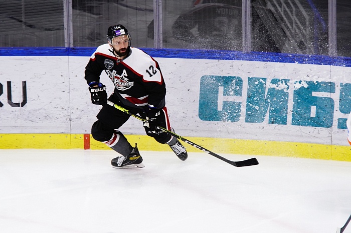 Защитник ХК «Рубин» Дмитрий Лютов: «Пусть соперники под нас подстраиваются»