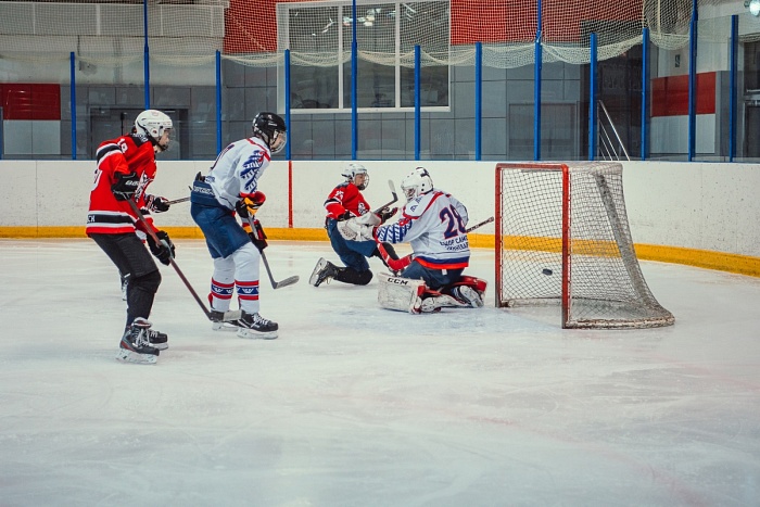 «Ангел Сибири» из Тобольска набирает очки в первенстве России по хоккею среди юниоров