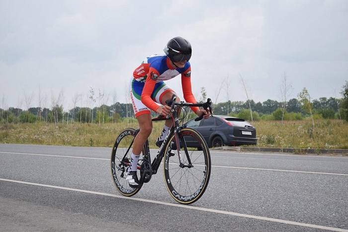 В шоссейном финале блистает школьница из Больших Акияр