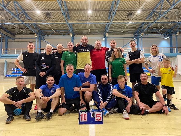 Тюменские футбольные арбитры сыграли в Новогоднем дружеском блиц-турнире