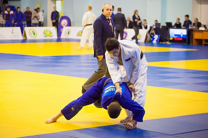 В городе на Неве выиграл военный трофей