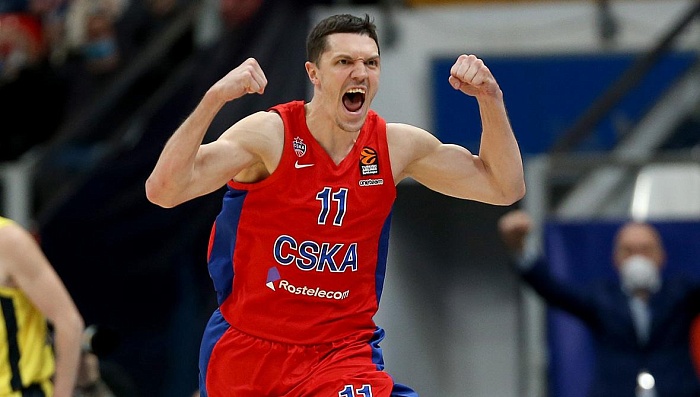 Семён Антонов остался армейцем