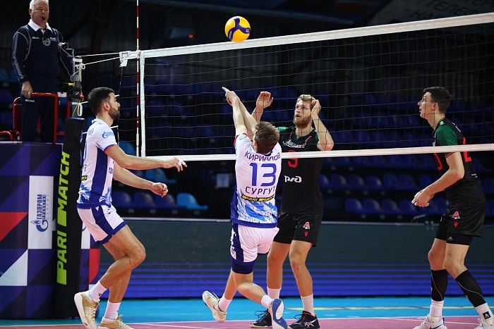 Чемпионам проиграли без шансов