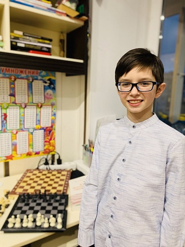 Третий этап выиграл шахматист из Индонезии