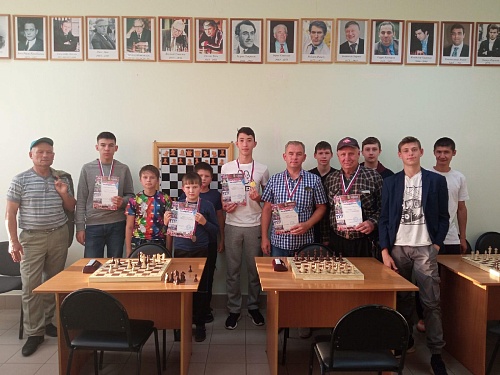 Двигали фигуры в Голышманово