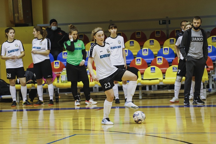 ЖМФК «Тюмень», опираясь только на молодых футболисток, смазал концовку сезона