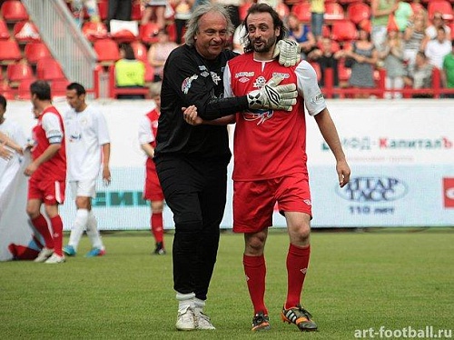 На «Геолог» выйдут звезды футбола и эстрады (ВИДЕО)