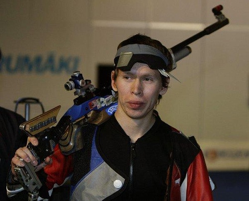 Превзошел в стрельбе олимпийского призера