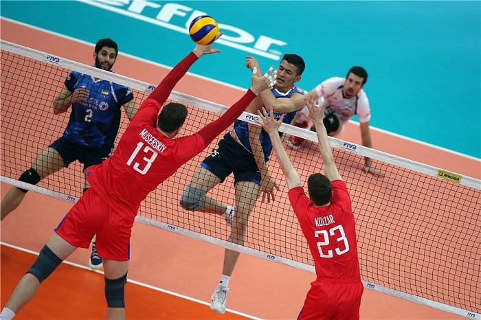 Лидеры разбились на пары