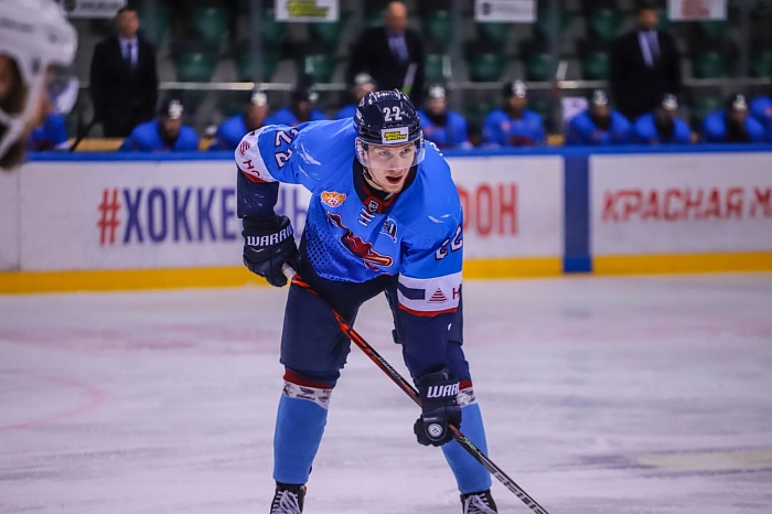 В чемпионате PARI – Всероссийской хоккейной лиги лидирует клуб «Сокол» из Красноярска