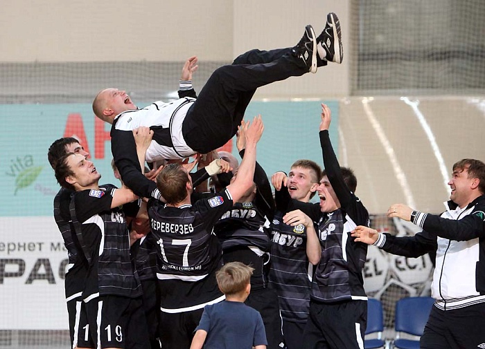 Экс-игрок мини-футбольного клуба «Тюмень» Иван Лобков: «У Евгения Осинцева были дискуссии с ветеранчиками, которых он не стеснялся заменять на молодых»