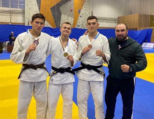 Дзюдоисты в Санкт-Петербурге взяли десять медалей