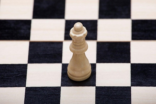 Двигают фигуры в Марианских Лазнях