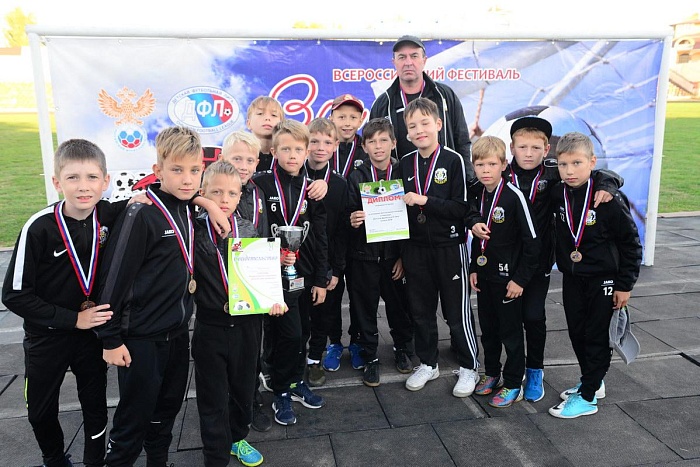 В Анапской загрузили себя бронзой!